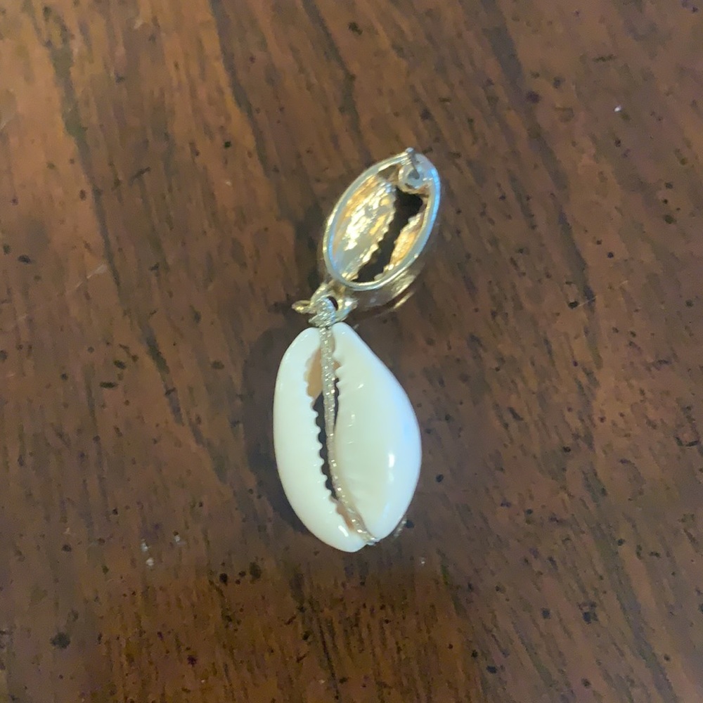 Shell earring - Picture 3 of 4